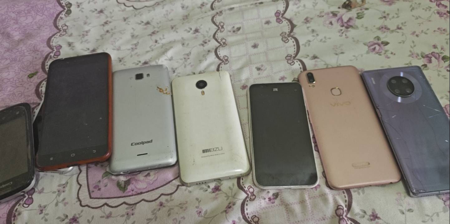 这救手机可以卖多少钱

73 / 作者:露西亚的鱼 / 