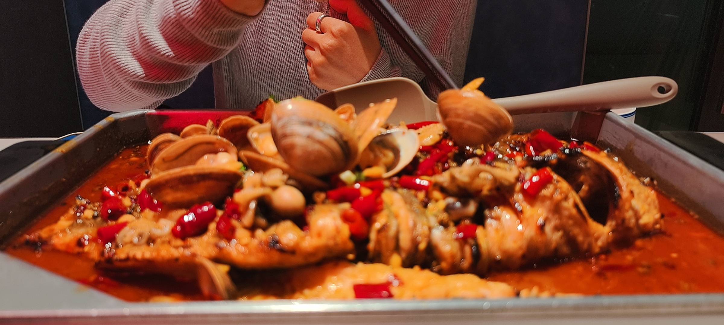 女人请我吃烤鱼，她为啥请我！我想知道！
又是给我买烟，又是烤鱼，又是买体恤和裤子9 / 作者:昨日过往 / 