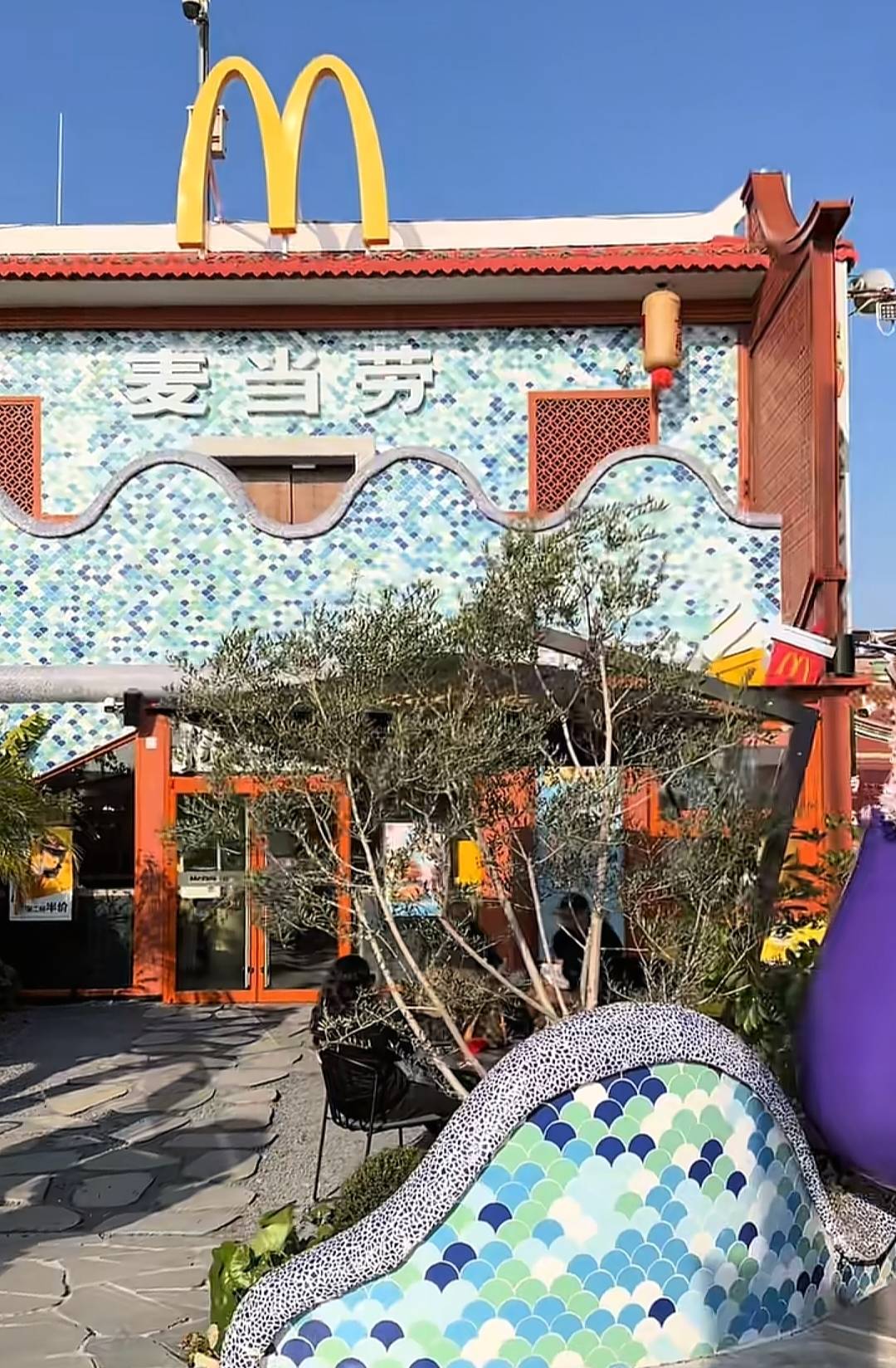 这汉堡王根本用不了 附近1.5公里那家已经开门了 还是黑的

19 / 作者:上岸好吗小王 / 