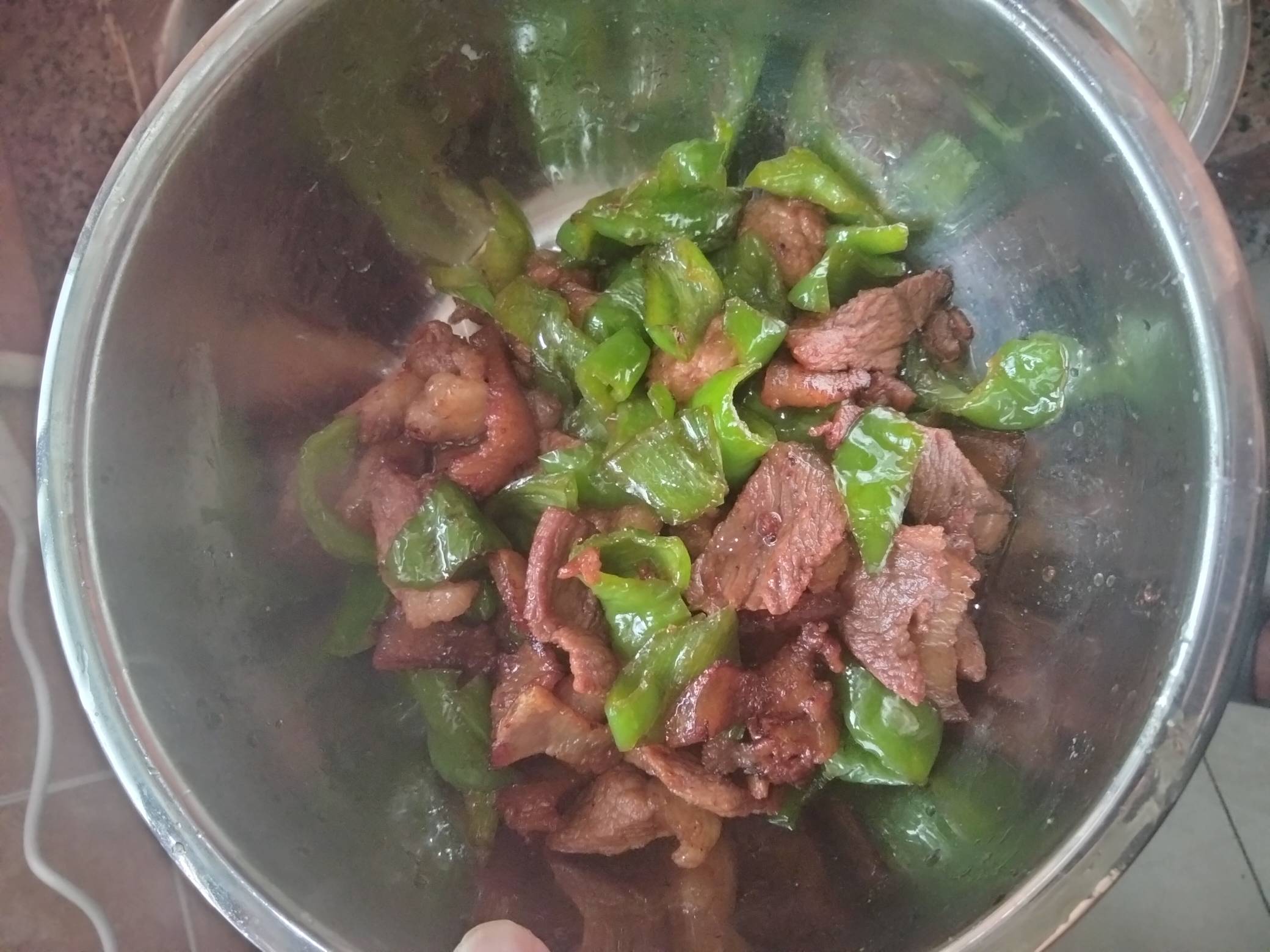 开饭，青椒炒肉，爆炒青菜，厨艺还不错吧老哥


87 / 作者:君子之交淡如水 / 