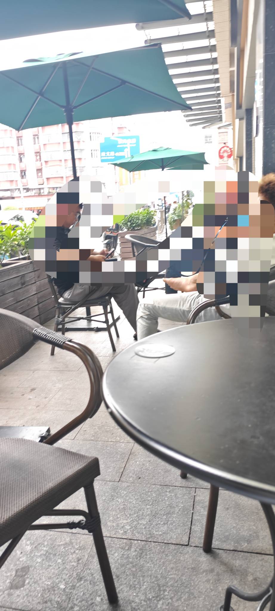 正在星巴克门口视频开证券突然来了一群外卖老哥，尴尬死了

8 / 作者:卡农豆包 / 