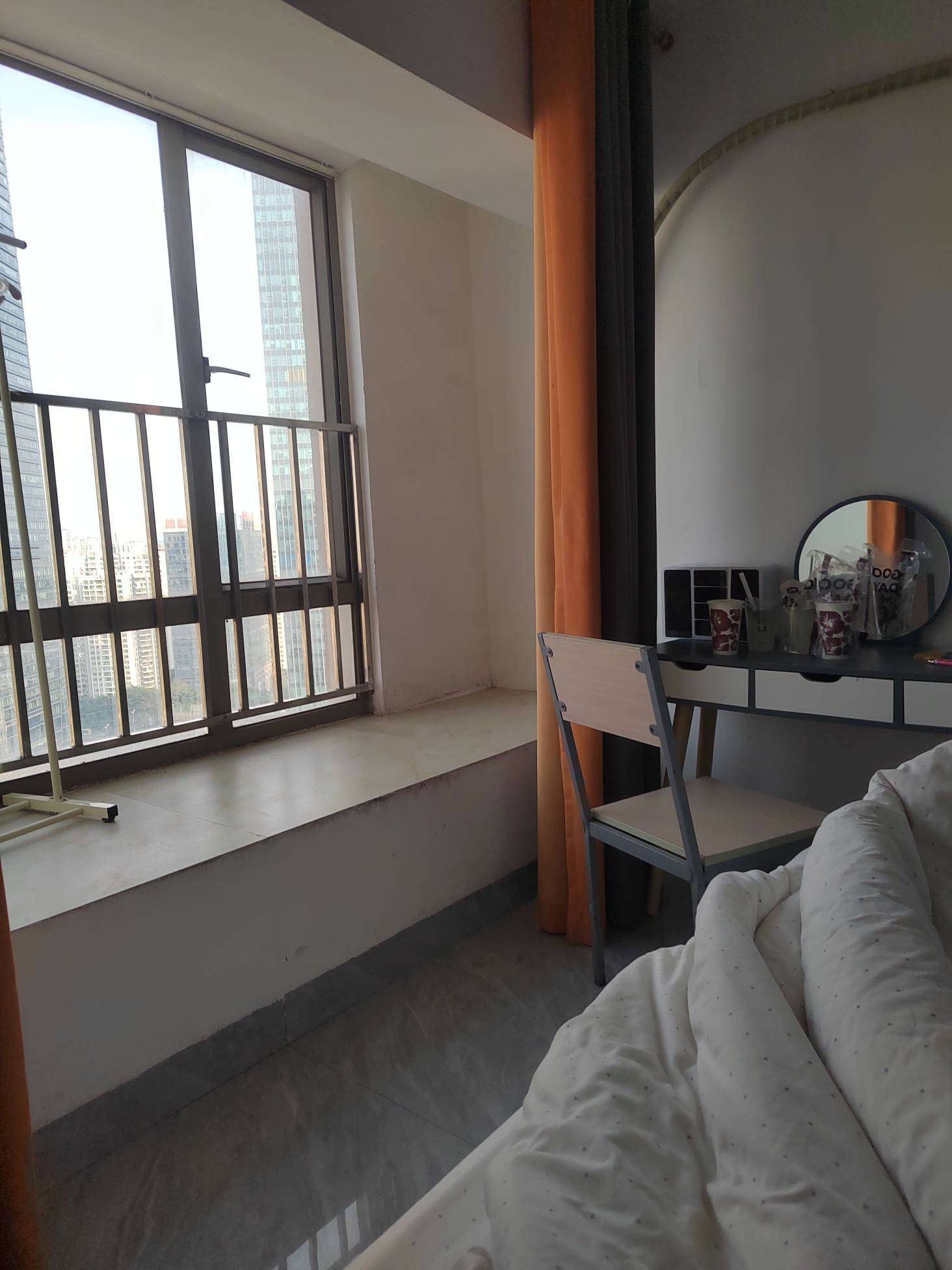 去年中秋节跟我舅借了5千说过年还上，现在半年了一毛没还，跟我叔借了两万多两三年了9 / 作者:年年悦意 / 