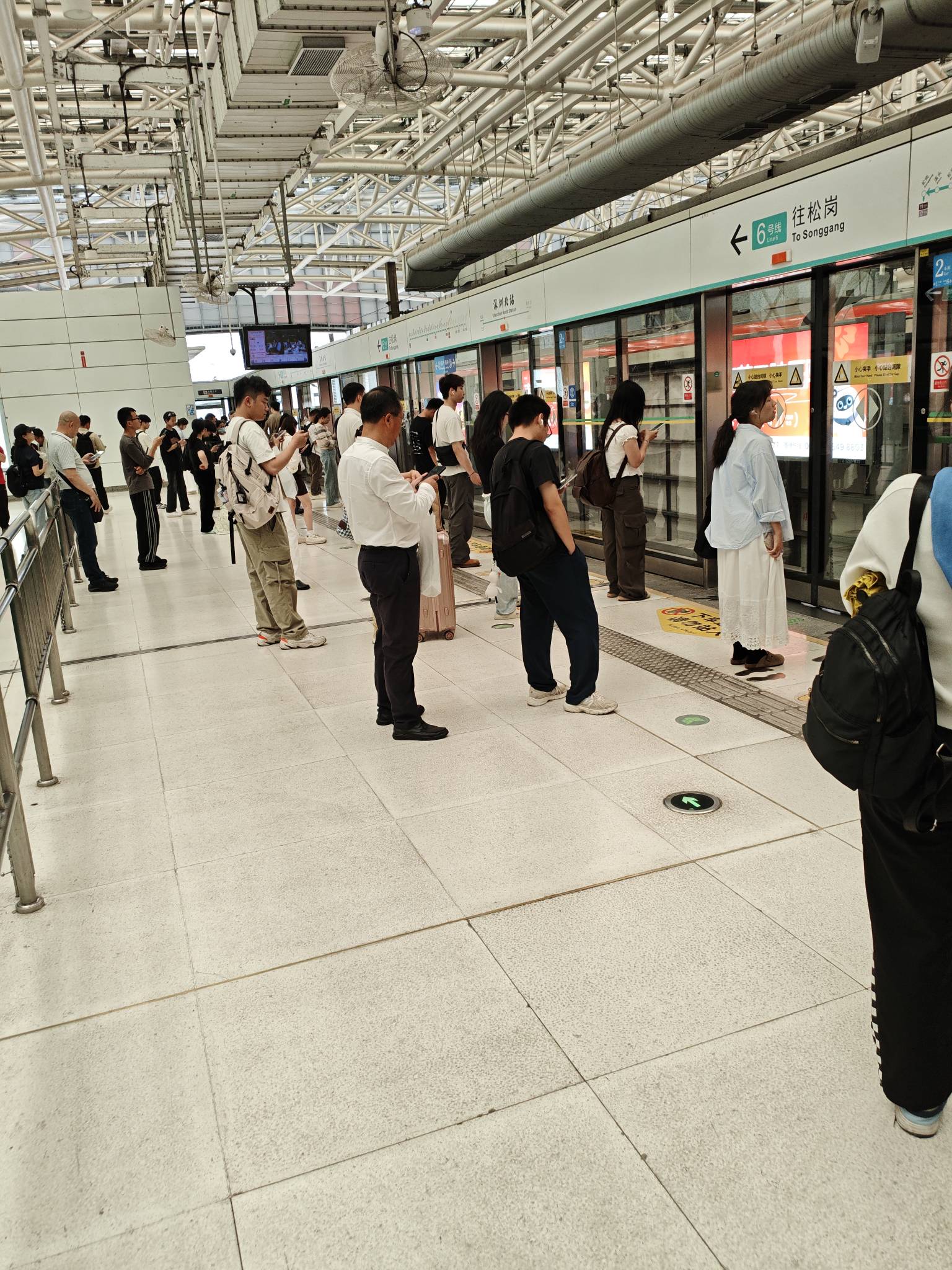 老哥们谁在长安带我找房啊，出来三五瓶我请客。坐标长安宵边



65 / 作者:梦回大唐做王爷 / 