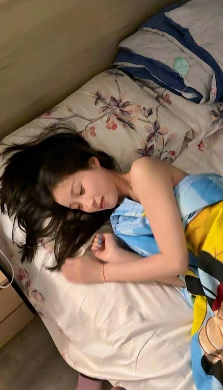 睡觉

9 / 作者:不走闲鱼就被骗 / 