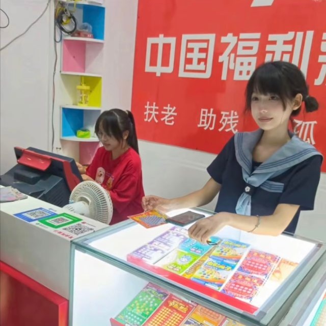 最近不知道咋回事才睡一两小时不是憋尿就是肚子疼，起来又睡不着了

73 / 作者:季伯长 / 