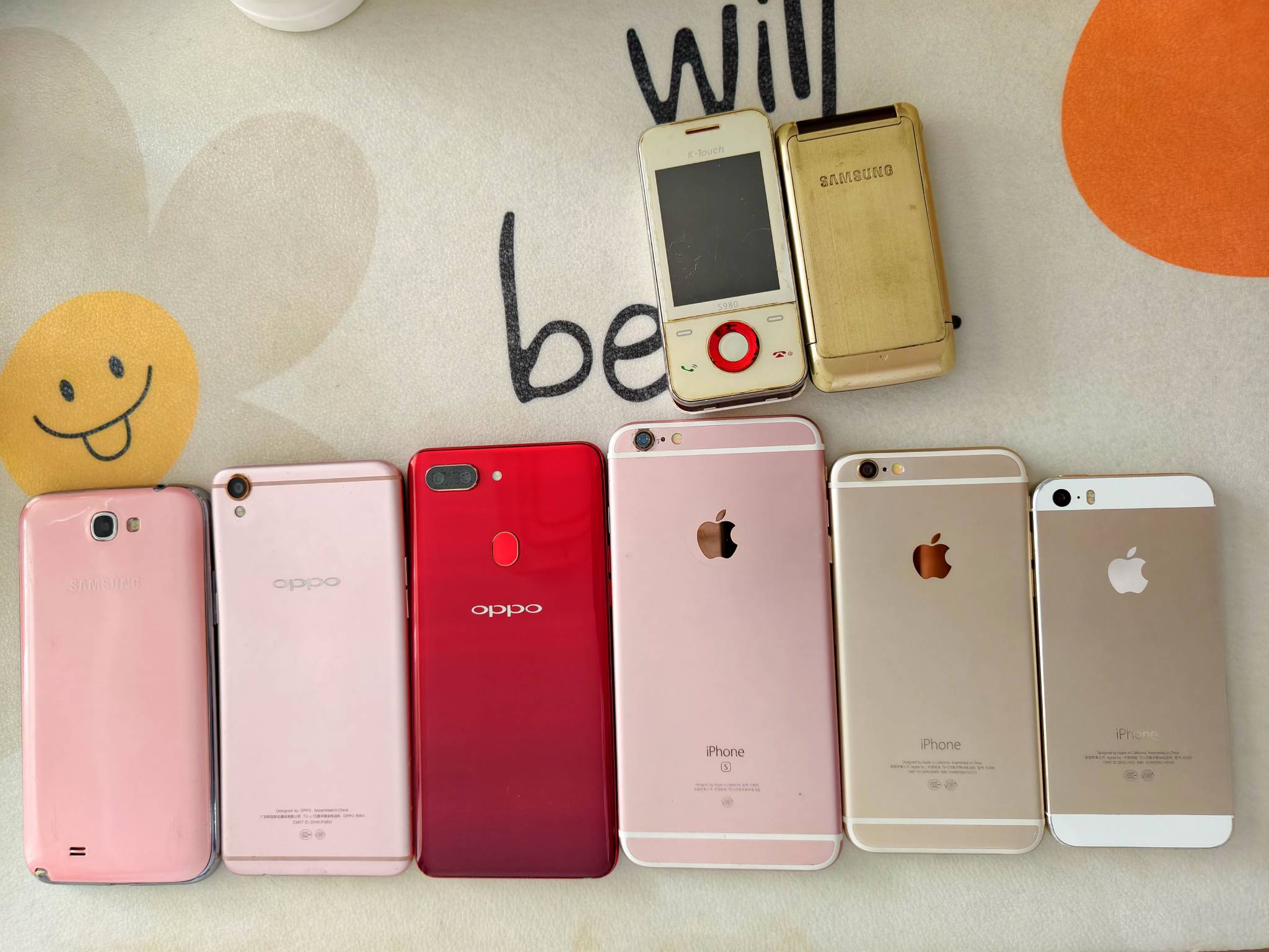 老哥们，从家里翻出的几个旧手机，试了试都开不了机了，能卖多少。

65 / 作者:不如一歌 / 