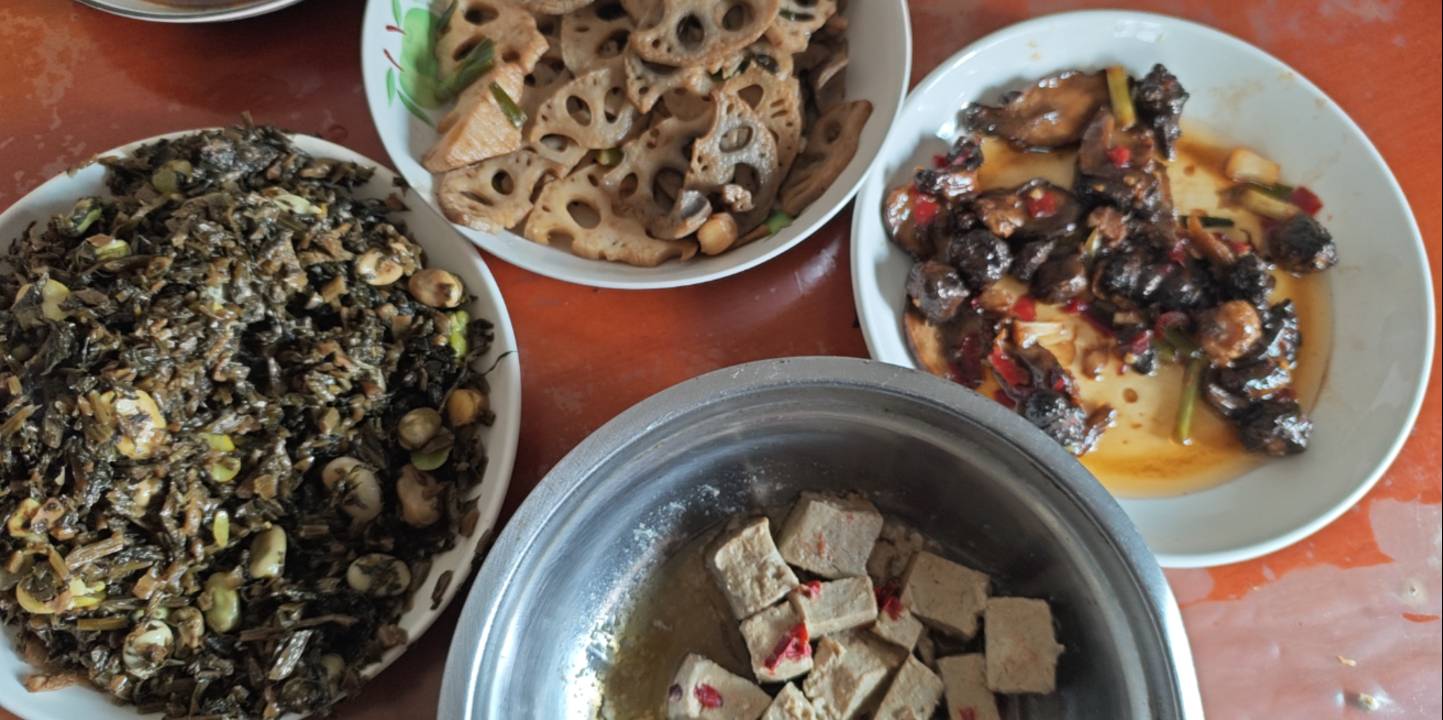 吃饭了，

44 / 作者:露西亚的鱼 / 