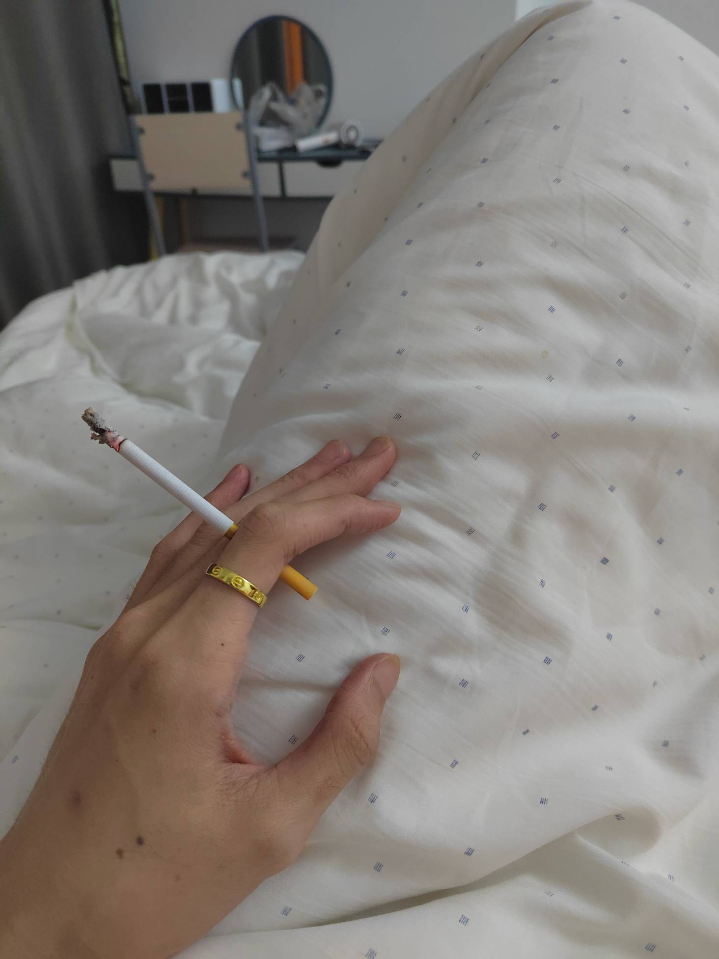 刚才厚着脸皮打电话问我妈要了500块钱，连我妈都说我是废人一个，不上班每天只知道问97 / 作者:年年悦意 / 