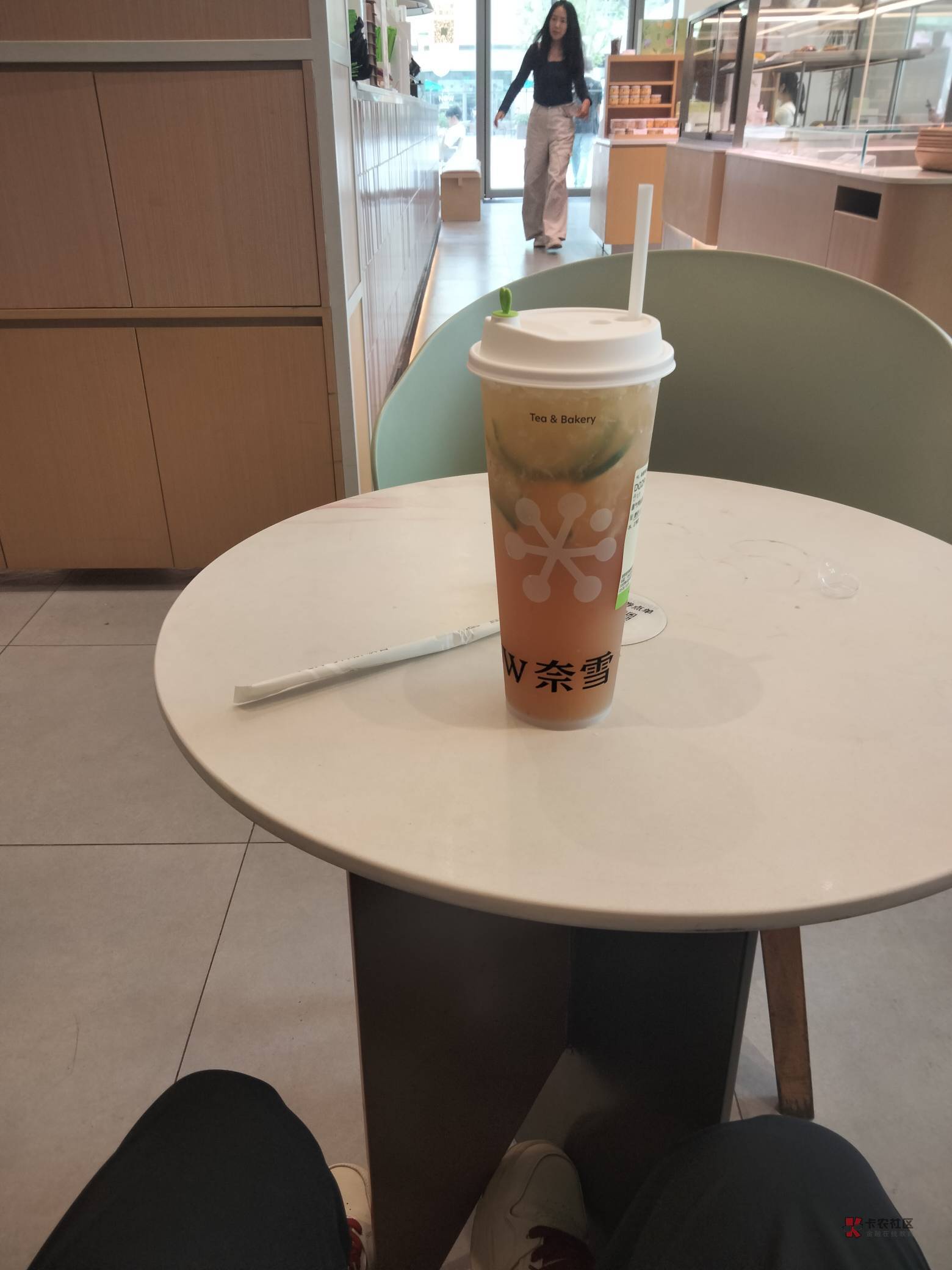 烦啊兄弟们,一个人坐着饮茶思考人生,今年30+了,上有老下有小,钱没赚到,心却比山43 / 作者:君子之交淡如水 / 烦啊兄弟们,一个人坐着饮茶思考人生,今年30+了,上有老下有小,钱没赚到,心却比山43 / 作者:君子之交淡如水 /