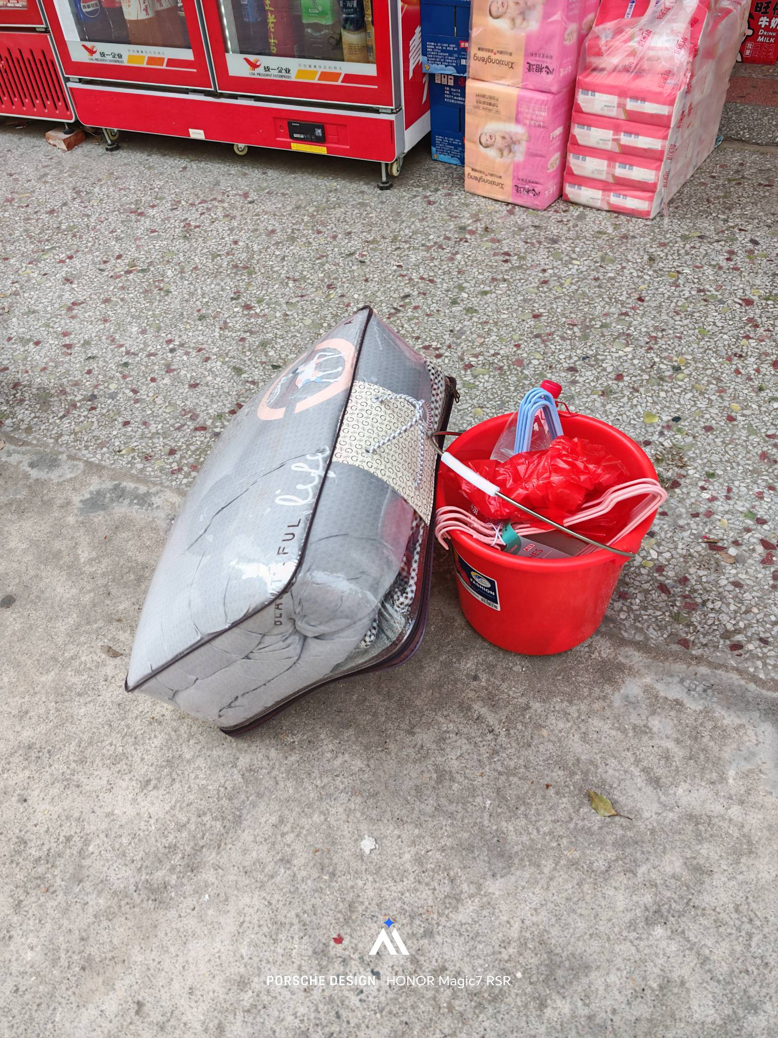 广州银行申请社保卡，没给广州豆，总行没记录，但是分行给我补了两桶油

65 / 作者:普宁特邀演员达濠 / 