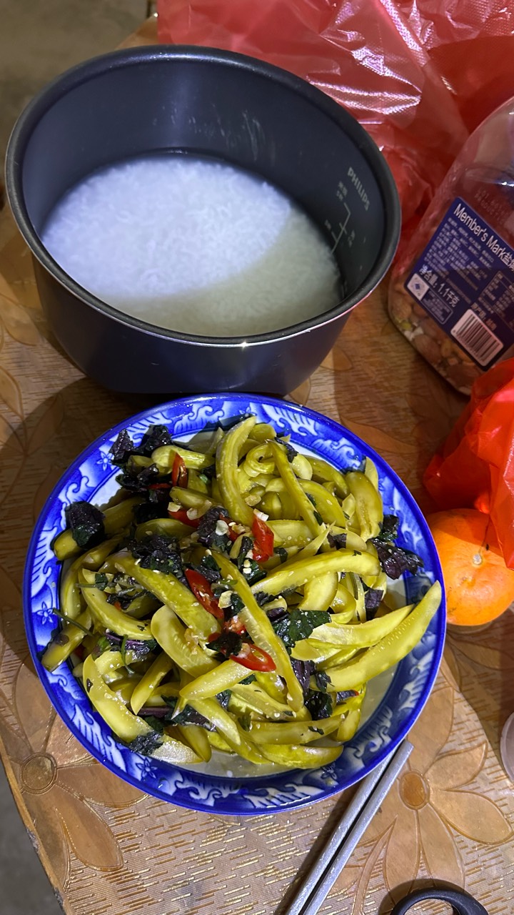 没啥胃口，随便吃点

18 / 作者:不知明的靓仔 / 