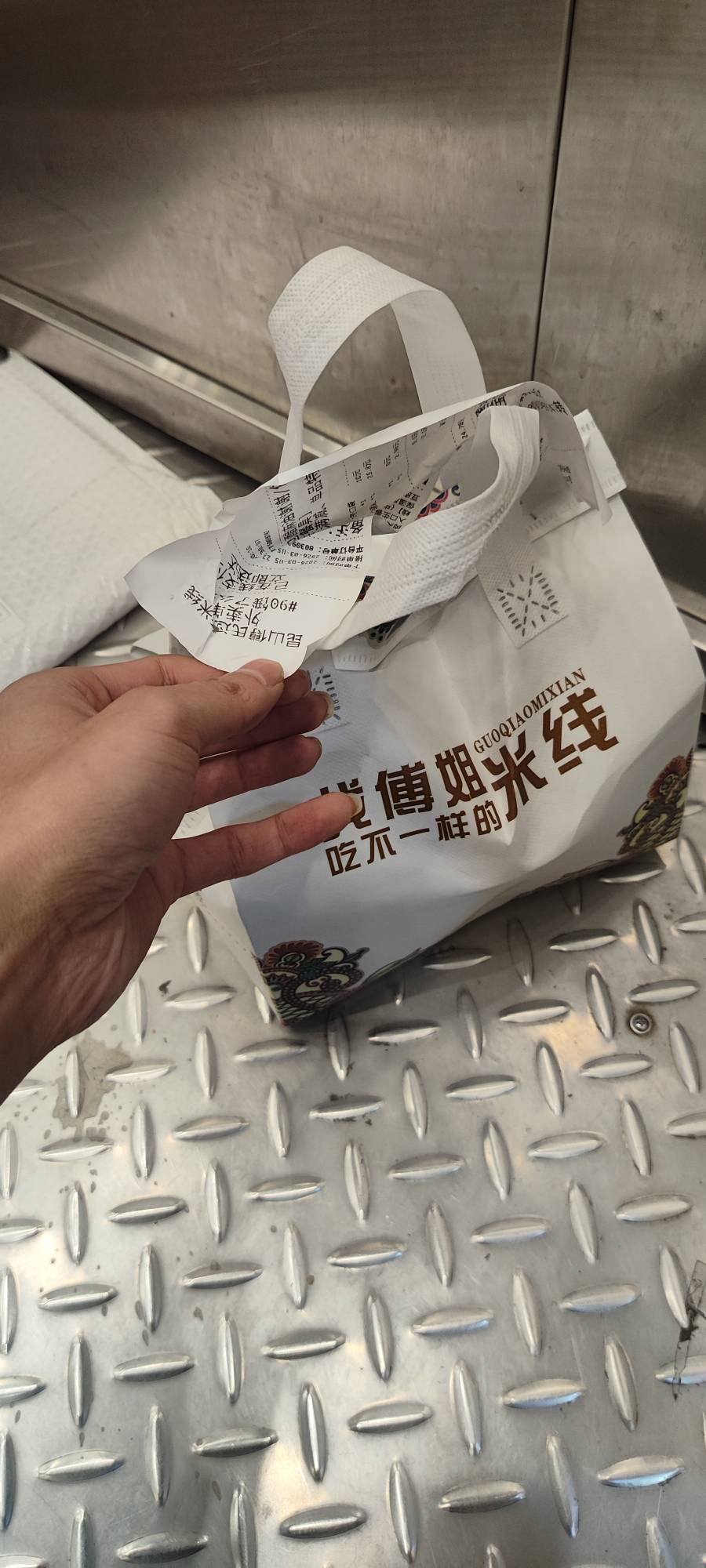 现在外卖这行情看来是真的没一点单啊，我这几天蜂鸟点外卖都是第一时间就送到了废了这56 / 作者:39岁挂壁老大哥 / 