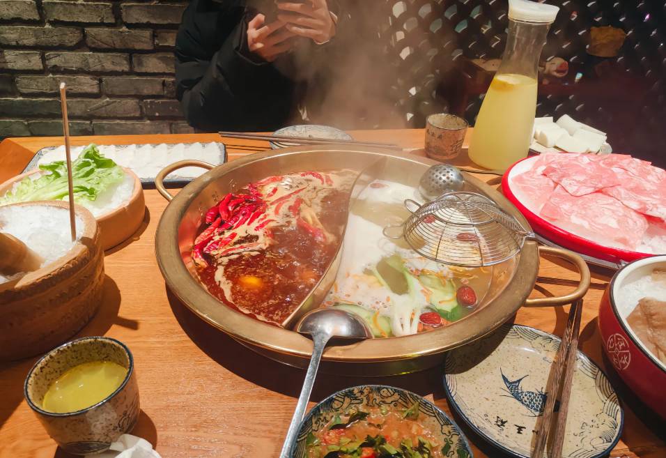 老哥先吃，之后我对象吃，最后我吃！
吃饱了！在鲁羊毛，赚大钱！之后我们努力创造新16 / 作者:昨日过往 / 