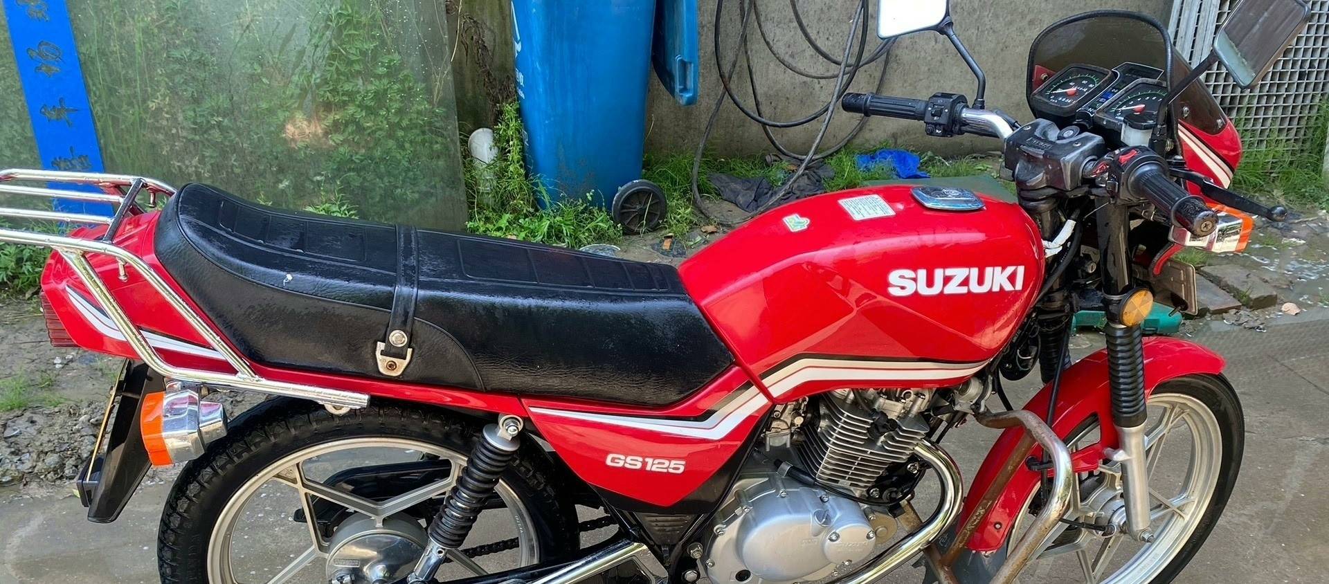 买了个破车铃木王轻骑摩托车900，花了一千多换零件总共花了2000多，现在想卖了不知道45 / 作者:悲哀的命运 / 