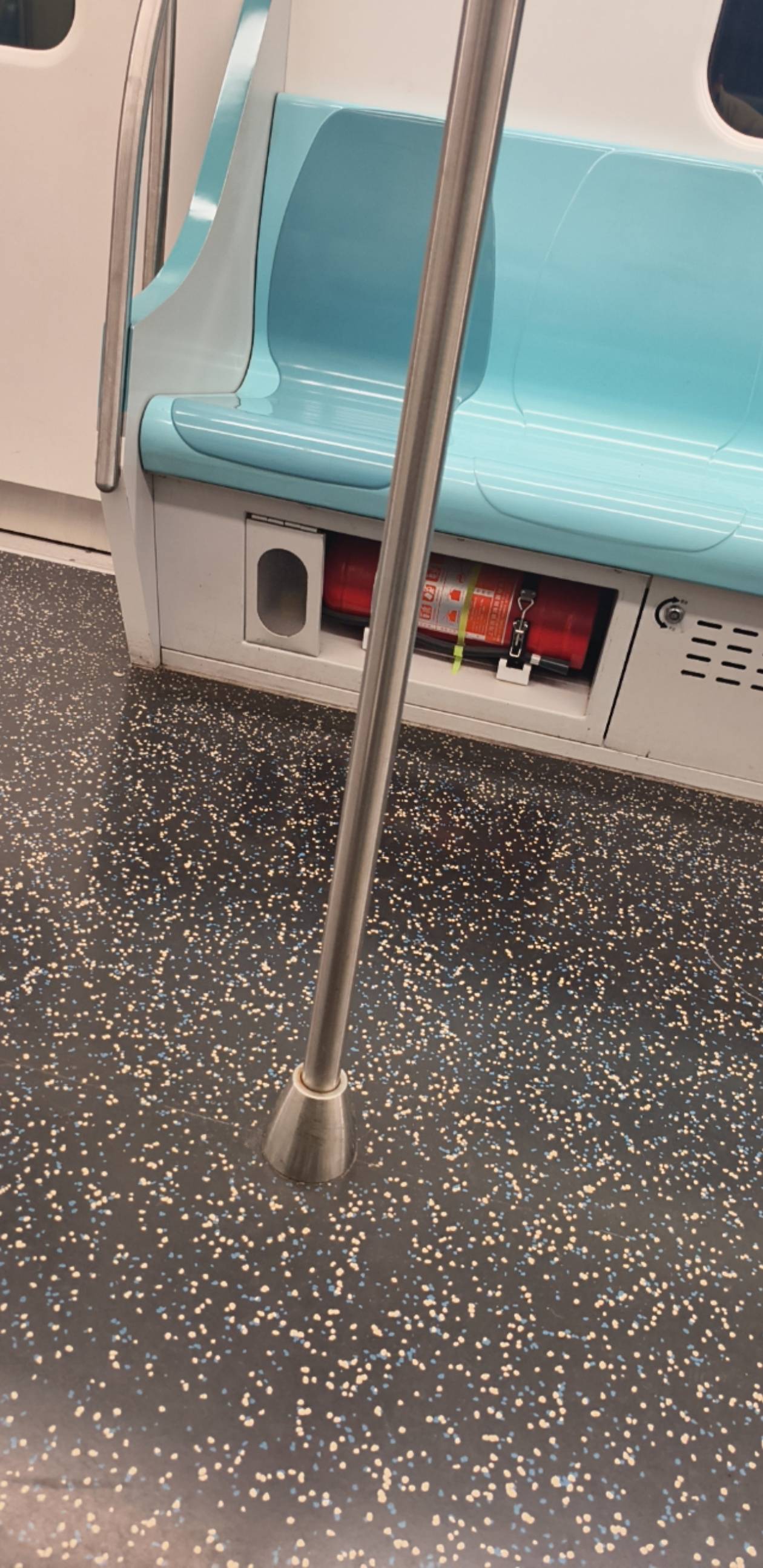 人又帅，会赚钱，有钱，你们知道是一件，多么恐怖的事吗！压力太大了！

56 / 作者:昨日过往 / 