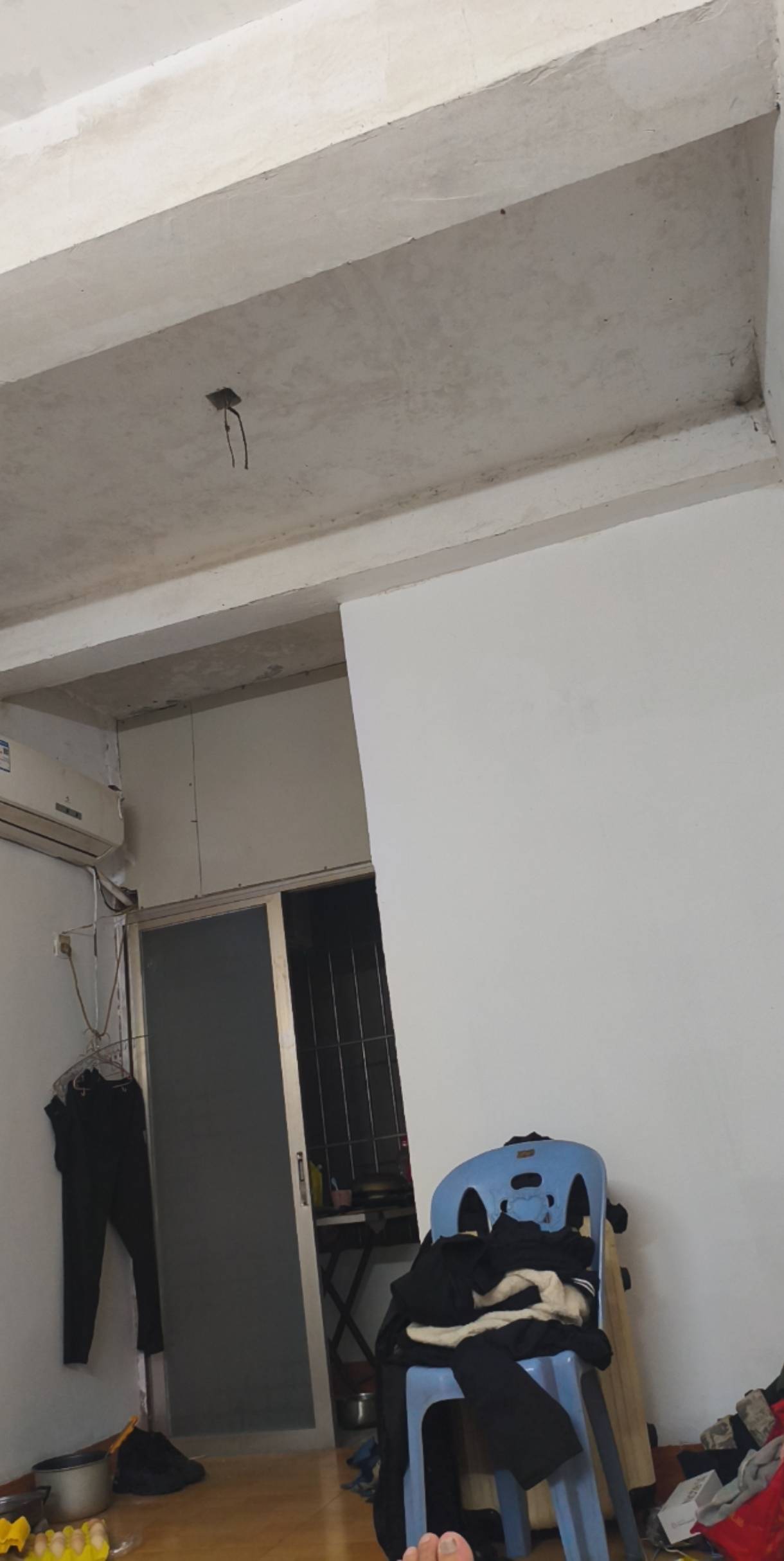 挂壁仔收入靠申请毛竟然敢住1200一个月的豪华房，我三户申请毛加送外卖都只住650一个90 / 作者:我是卡农大爷 / 