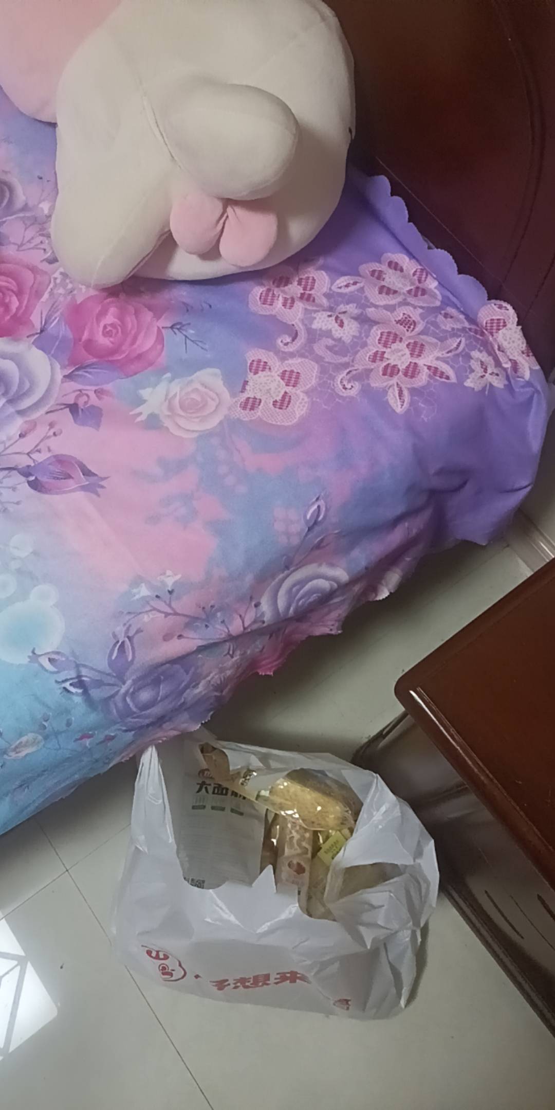 走到零食店又没控制住几十块又没啦，可以重返没报销成功

94 / 作者:顾小贝 / 