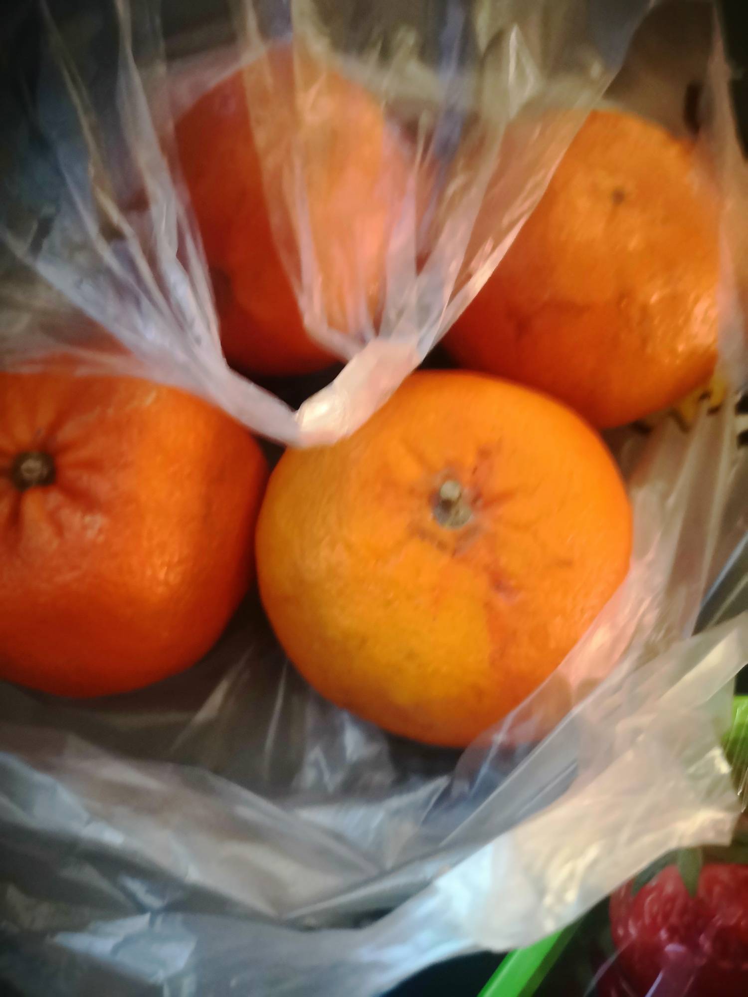 有老哥说挂壁花1200租房奢侈，
那我这种一年一半时间住电竞酒店的怎么搞，
老哥一说，32 / 作者:风的季节157 / 