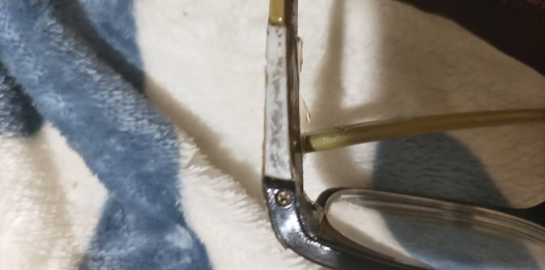 老哥们，带这个挂b眼镜出去是不是很尴尬

57 / 作者:黑狗～ / 