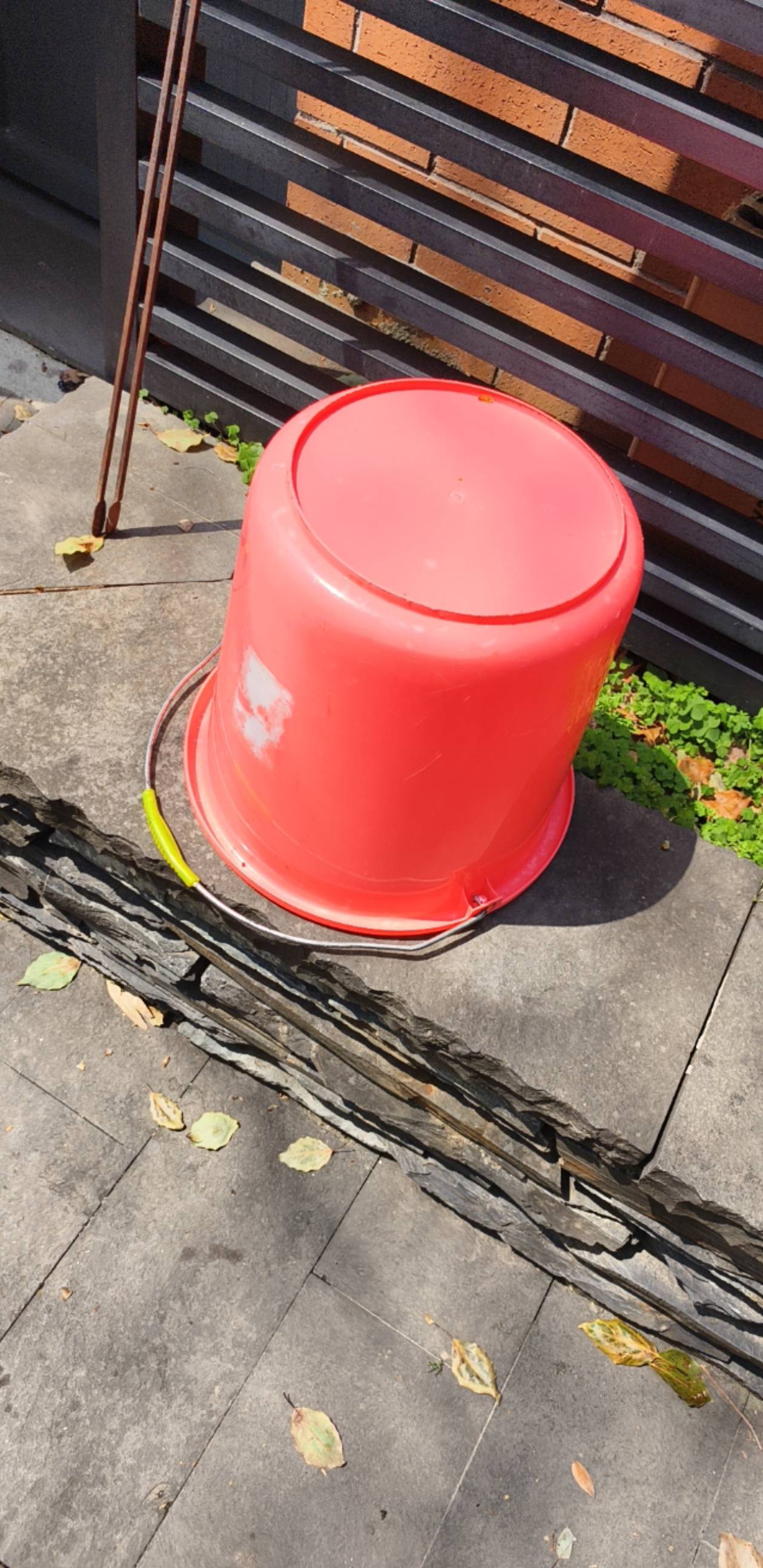 各位只适合看，景区厕所的桶，和钳子！欣赏一下吧！毛子们



4 / 作者:昨日过往 / 