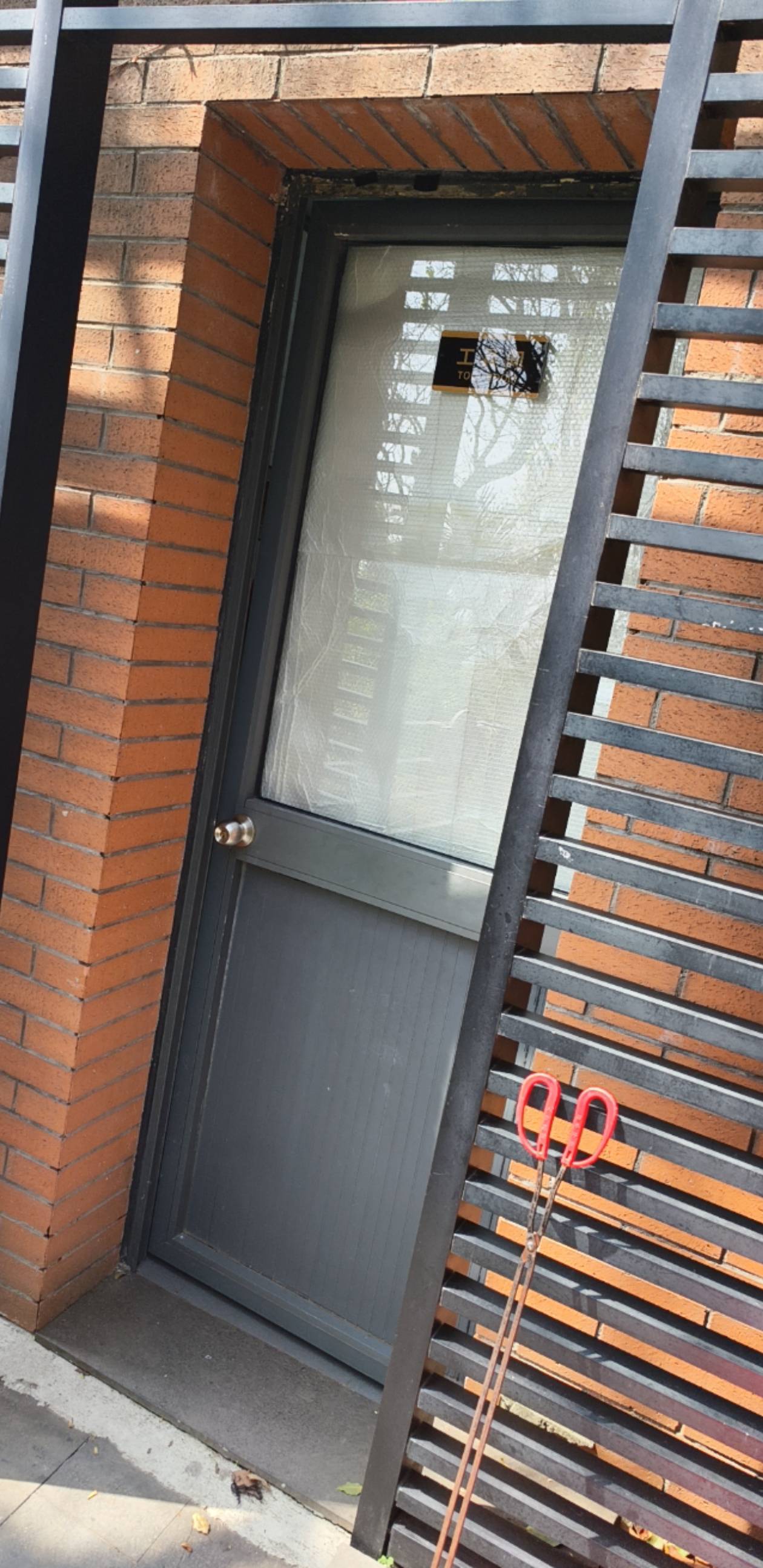 各位只适合看，景区厕所的桶，和钳子！欣赏一下吧！毛子们



56 / 作者:昨日过往 / 