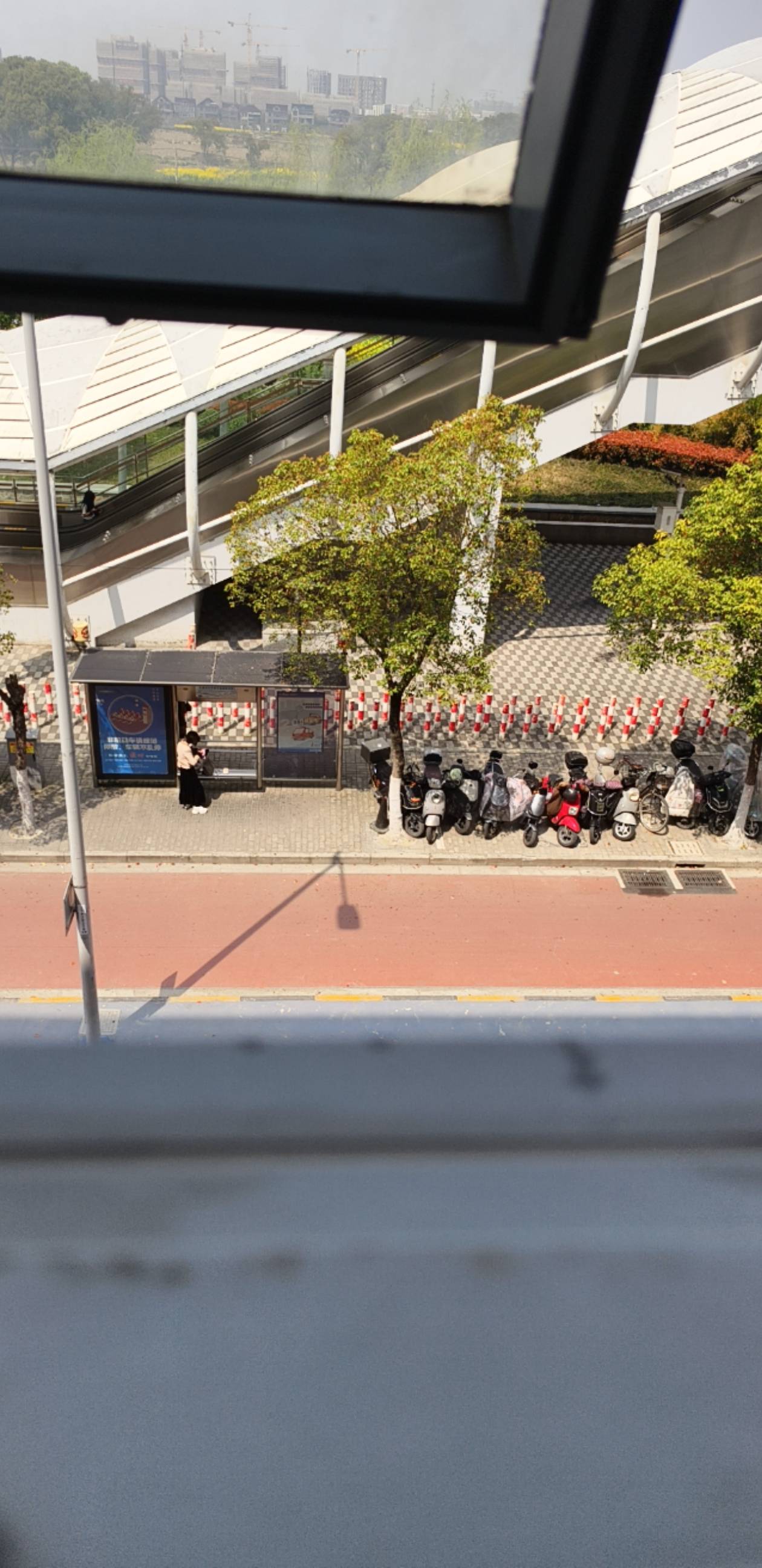 她在干嘛！是不在研究天天咋签到，领个5毛，之后在拼好饭？

11 / 作者:昨日过往 / 