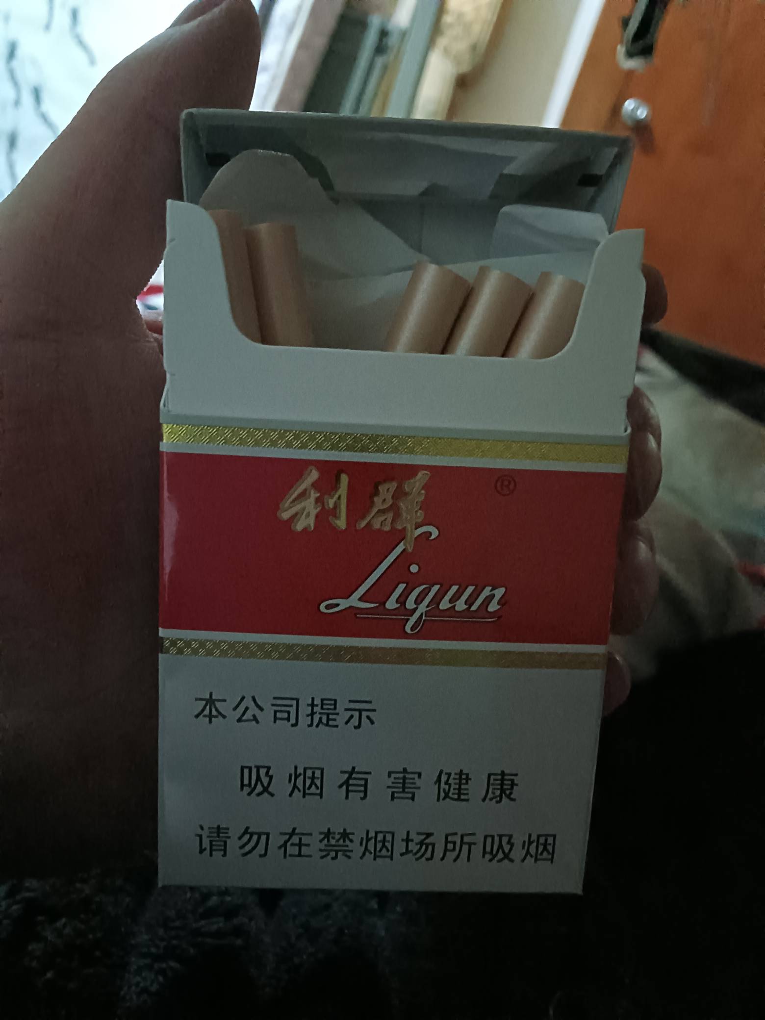 8.5出抖费，没烟抽了，好难受，救我老哥们
14 / 作者:今夜不听情话 / 