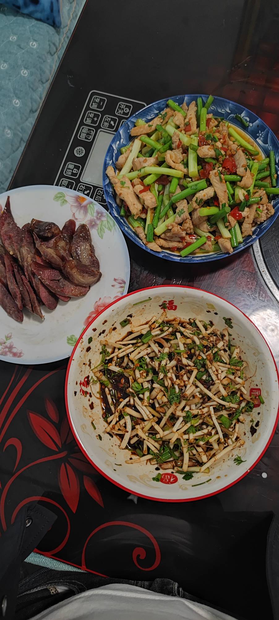 开饭啦，老哥们先吃

24 / 作者:请前后移动手机 / 