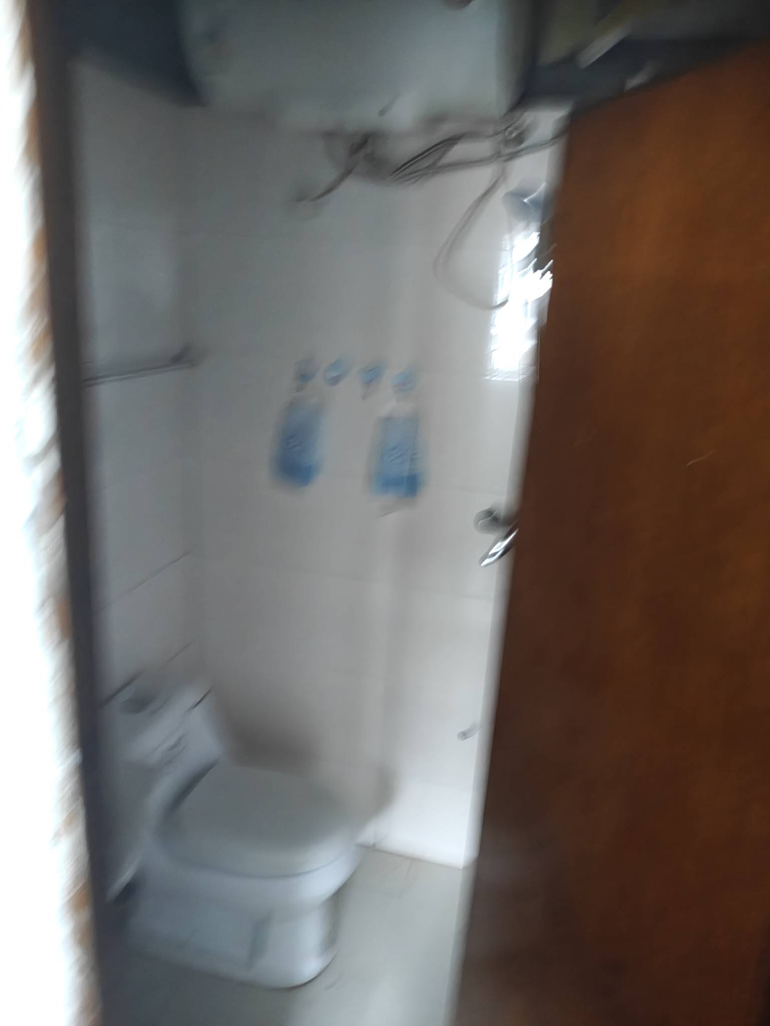 租了这个附近最便宜的房子，只要300多块，电费8毛，水15一个月。



26 / 作者:平安福气 / 