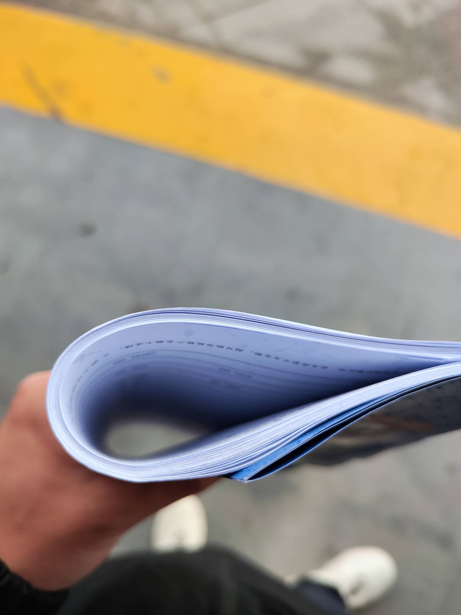 中信银行的纸都不要钱吧，去解卡，打流水这么厚的纸让我拿走

18 / 作者:歲月不饒人 / 