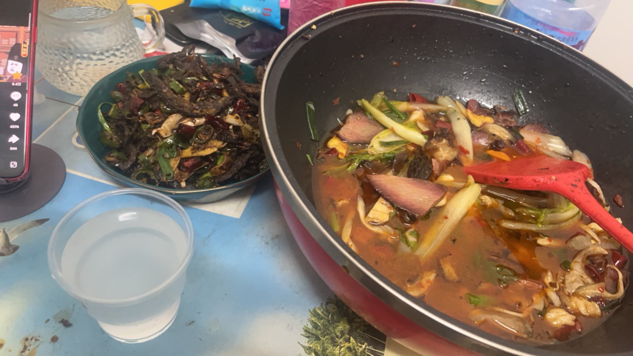 明天过年了。了，吃点好的。。最后点存货喝完算了。



78 / 作者:手工店刷朋友圈的虾片 / 