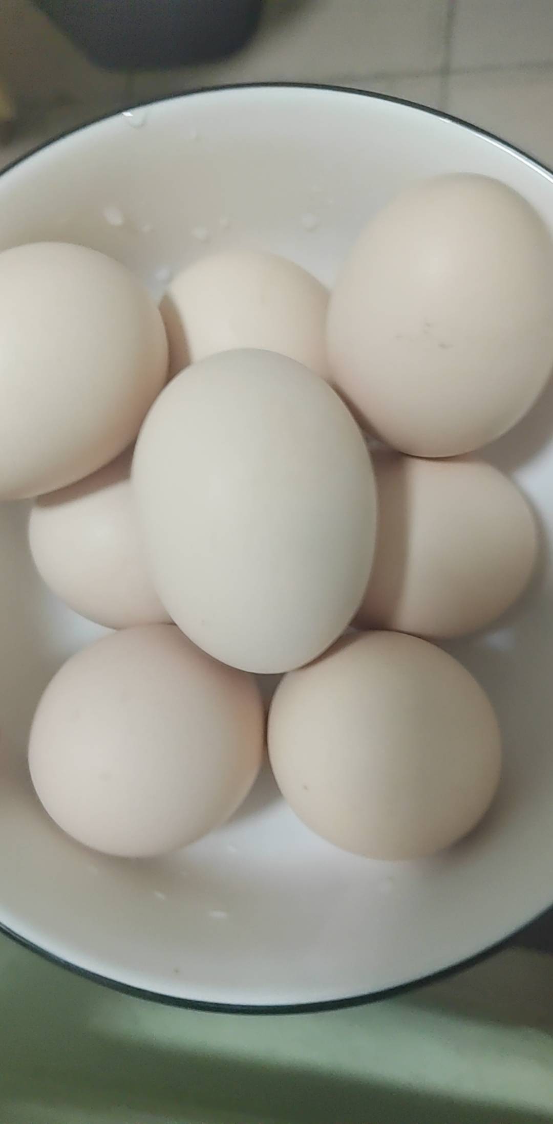 老哥们煮的鸡蛋老哥们先吃，一天一顿饭，早上晚上吃两个鸡蛋

98 / 作者:挂比了救我鸭 / 