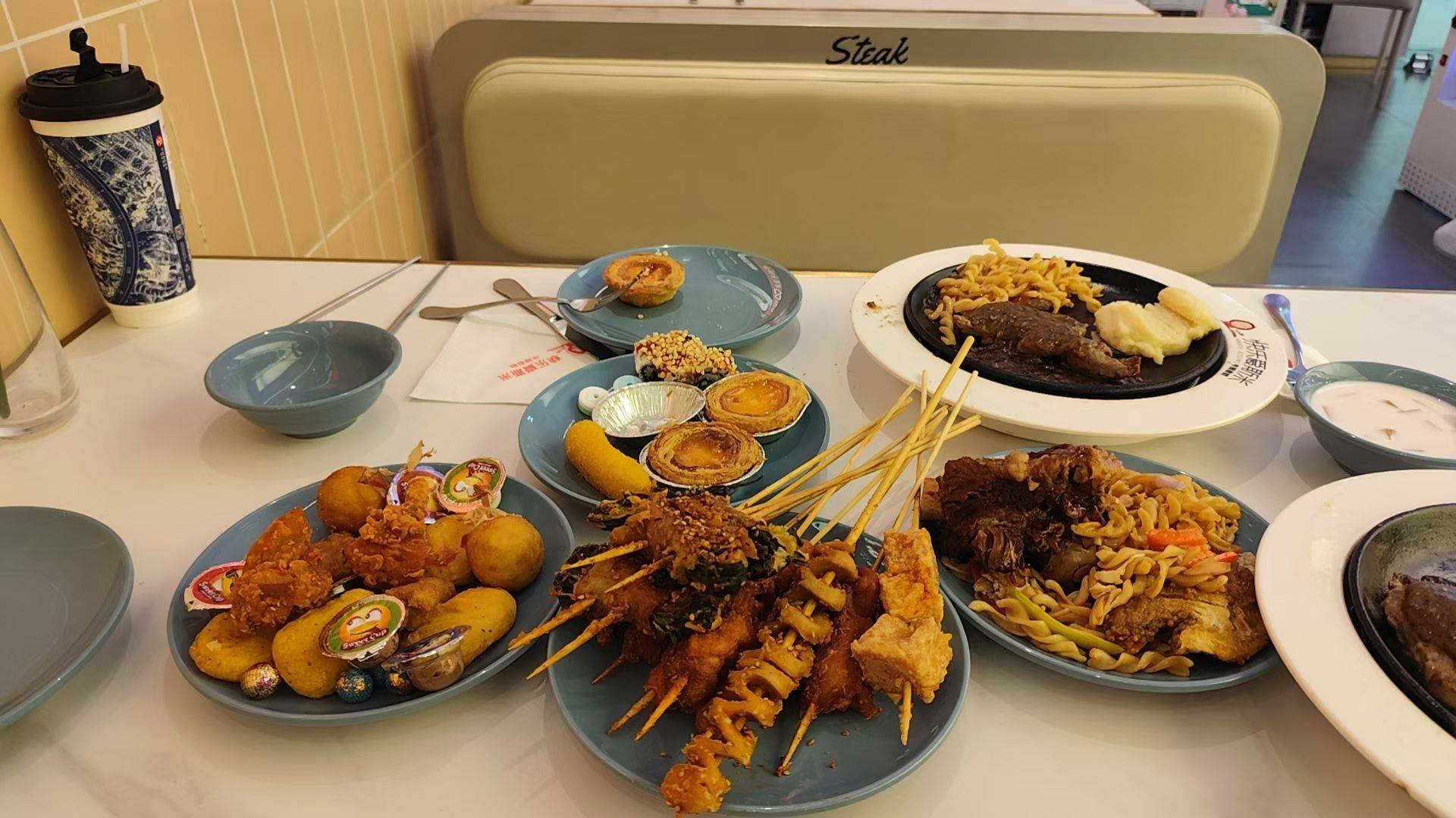 老哥们饿的哇哇叫。今天出去吃牛排，只能一个人。连个女朋友都没有我真是小可爱。。。84 / 作者:百味人666 / 