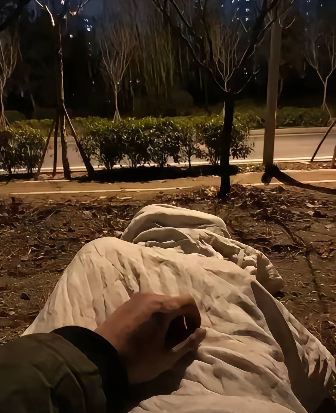 德州这波比人人不发还难受啊，正宗歧视外地人是吧，举报冲烂他，前两天湖南挂壁老苟吃84 / 作者:鲸鲨 / 