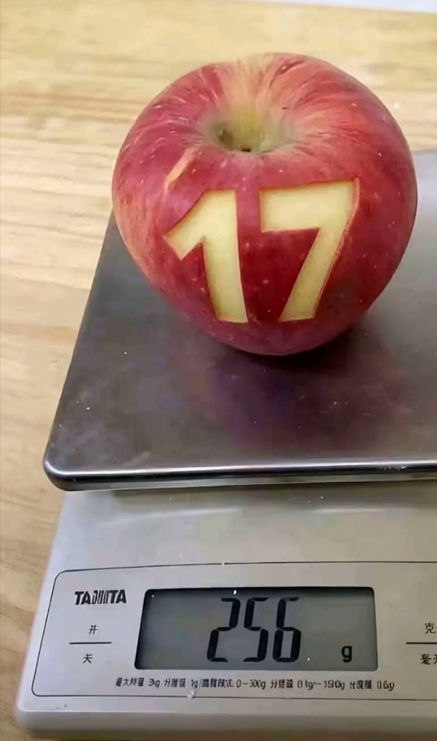 昨晚微众那个老哥中了39999机器人怎么样了，到手半年不用上班了33000随便出



20 / 作者:卡农最后一位帅哥 / 