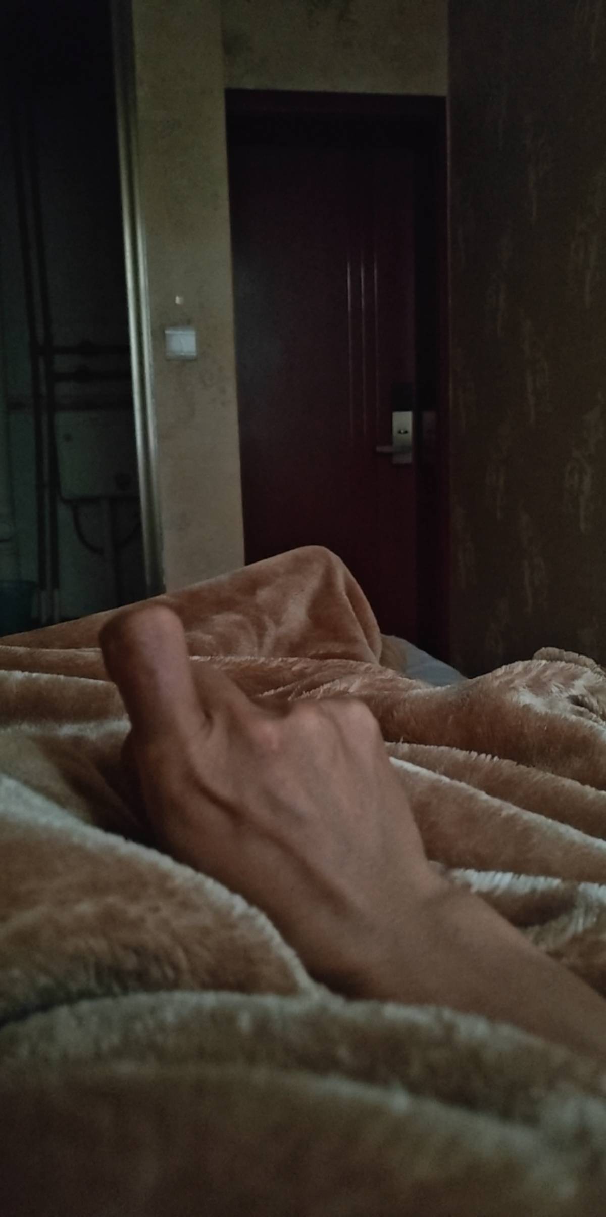 真老哥都是怎么躺平的？？？我现在每天35房费+15烟一天一顿15加水3，，每天堪堪刚好，46 / 作者:恭喜gg / 