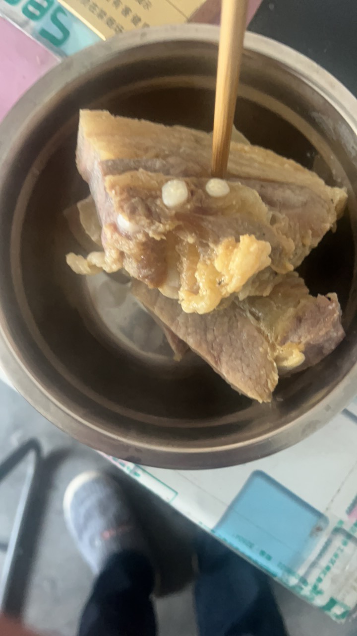 请老哥们吃肉，自家腌的，老香了

2 / 作者:我爱看动画片 / 