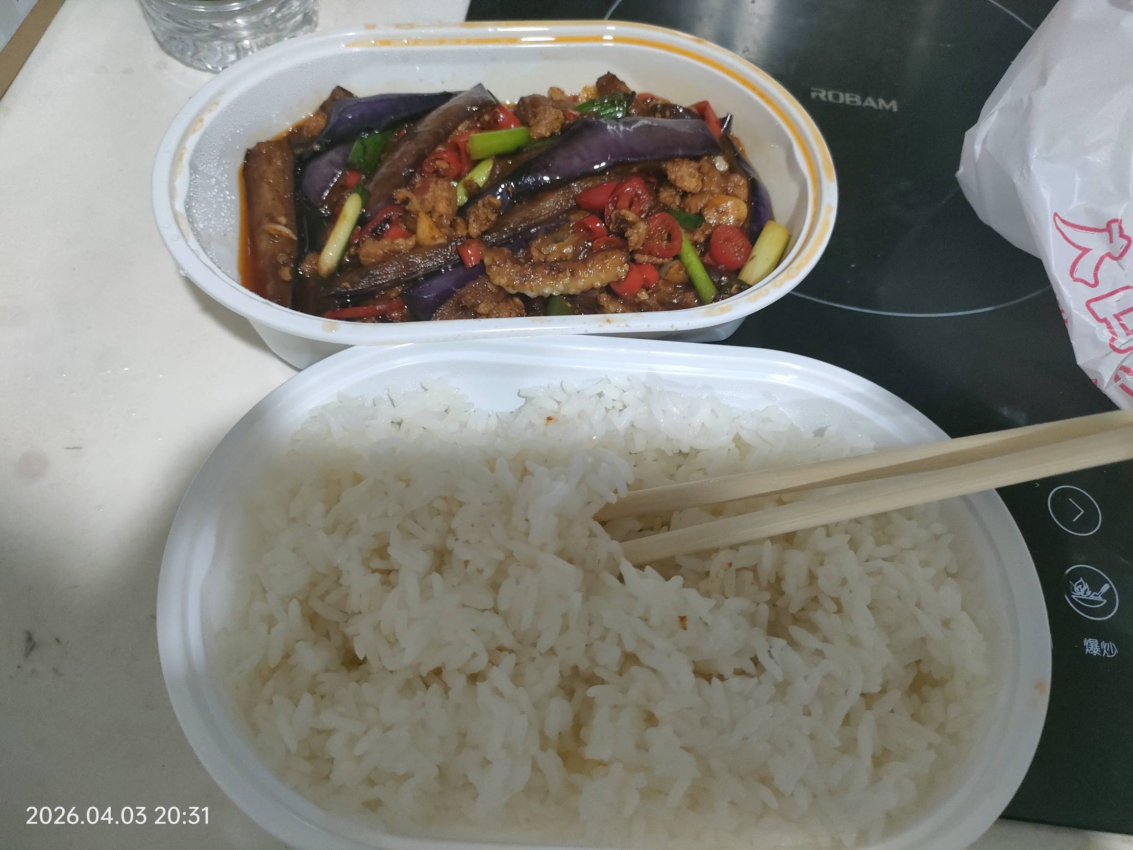 老哥们，同样的菜，楼下店子堂食要20，东子外卖才11，到底谁在贴钱？

84 / 作者:雅俗共赏2021 / 