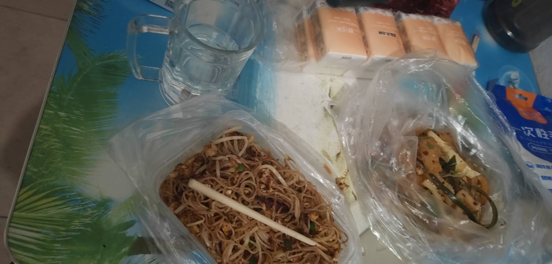 老哥们先吃！跑了13个小时，下班！对自己好点，加餐，加42度的白水！省吃俭用没用的，51 / 作者:外卖手术主治医师 / 
