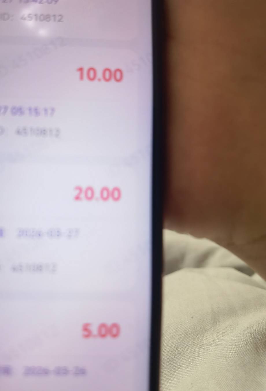 广告申请不少，一个包五毛的还不错啊挂壁出租屋


17 / 作者:我们都是自己 / 