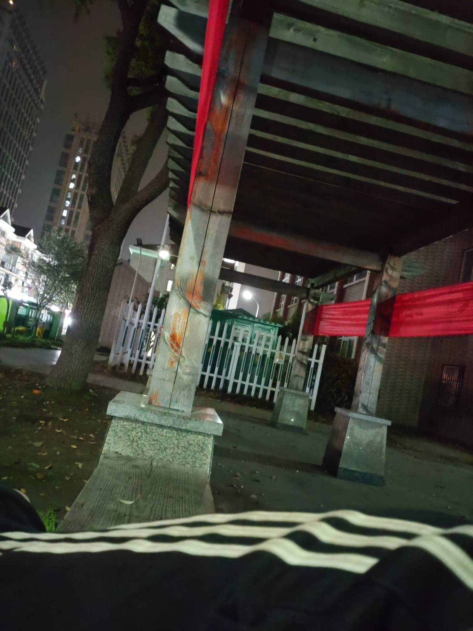 我怎么能不生气，我怎么能不恨呢？生你养你到22岁，本以为你这一毕业就腾云驾雾直冲云31 / 作者:不走闲鱼就被骗 / 