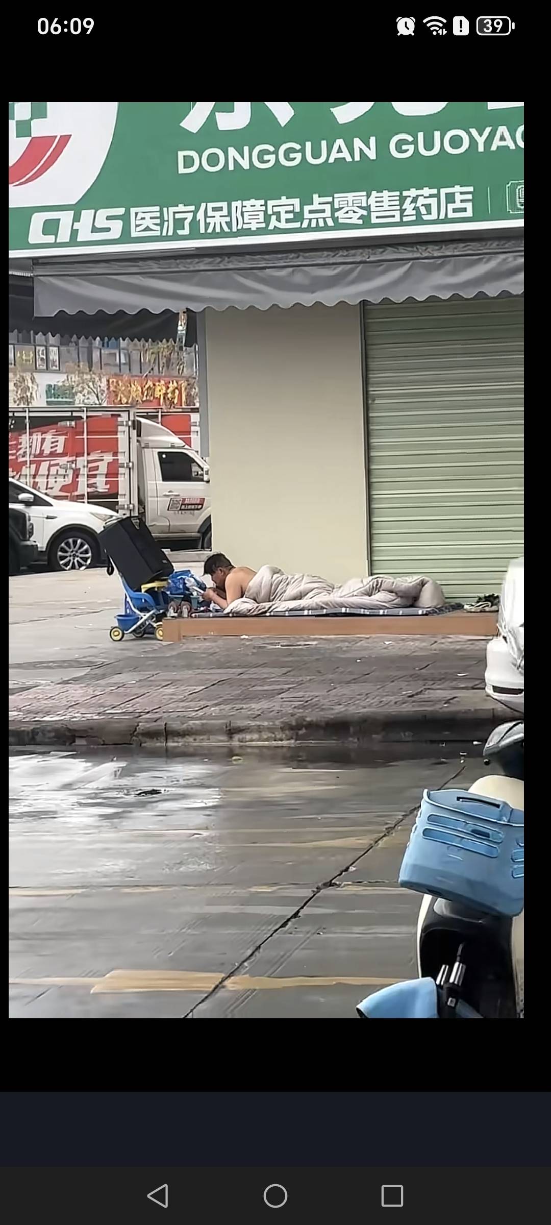 这是长安那个老哥啊，大早上就在那里搞个音响放低音炮

55 / 作者:挂比了救我鸭 / 