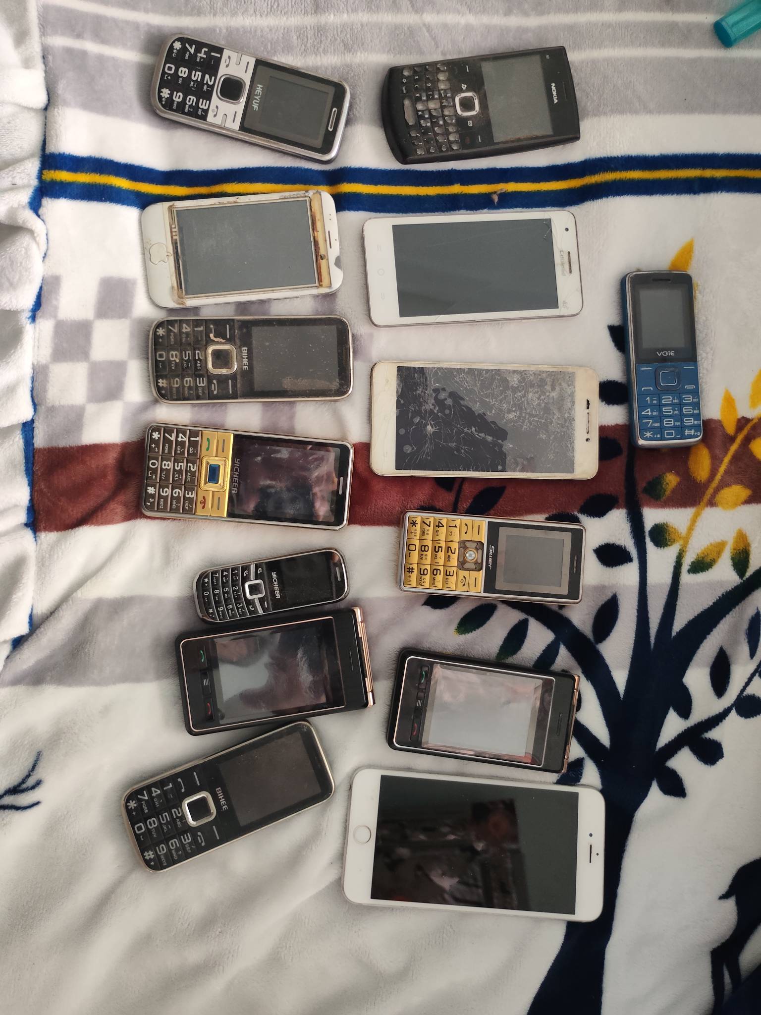 老哥们这一堆报废手机能值多少，闲鱼同城上问了才给95

88 / 作者:飞哥666 / 