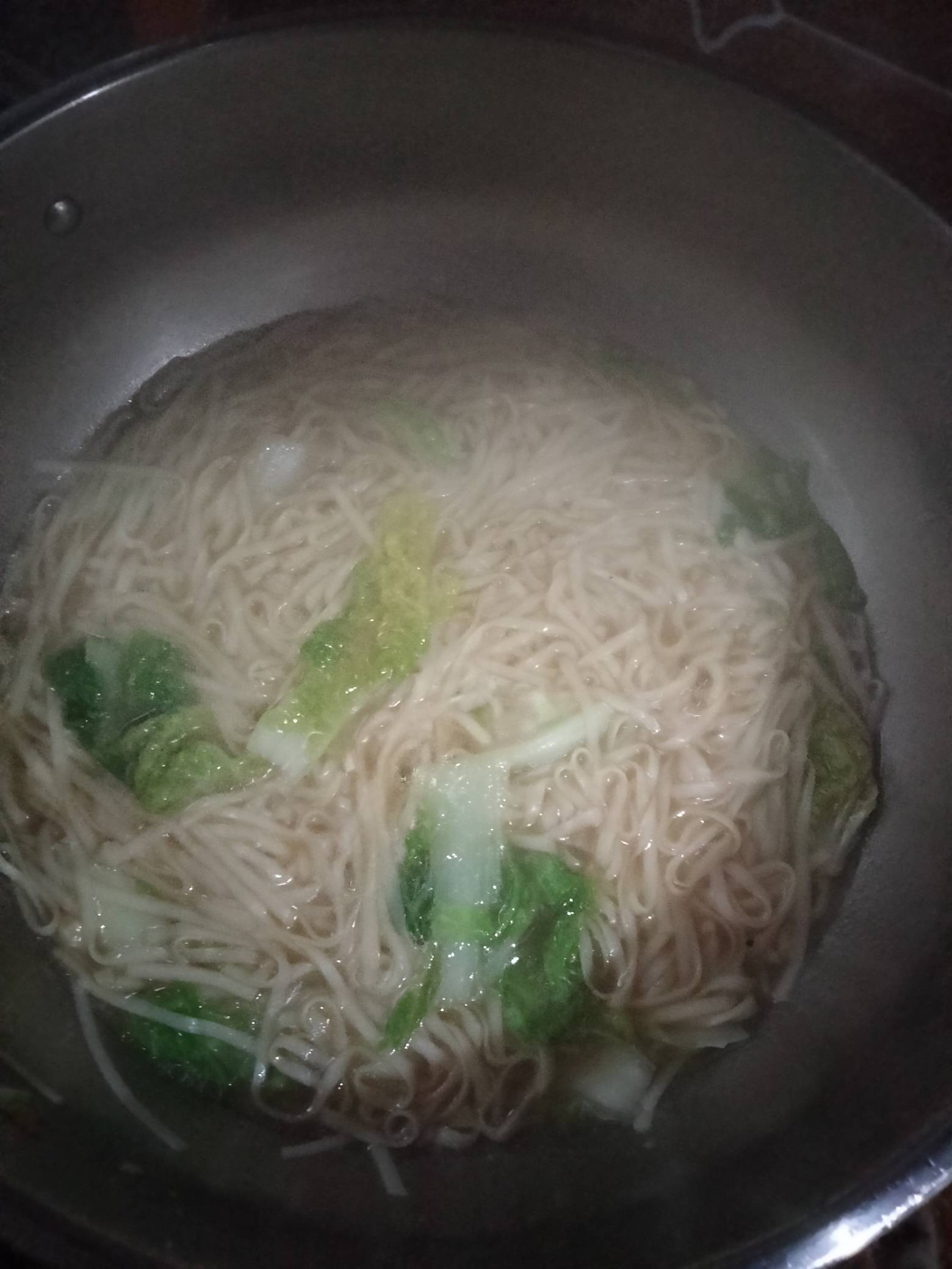 吃饭了老哥，今天日结到账，稍微改善下伙食，红萝卜炖排骨，爆炒小白菜，再来点挂面，91 / 作者:君子之交淡如水 / 