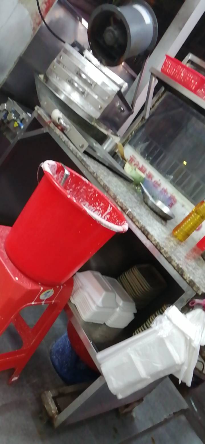 开个早餐店，老哥来吃通通八折

85 / 作者:专业吃席 / 