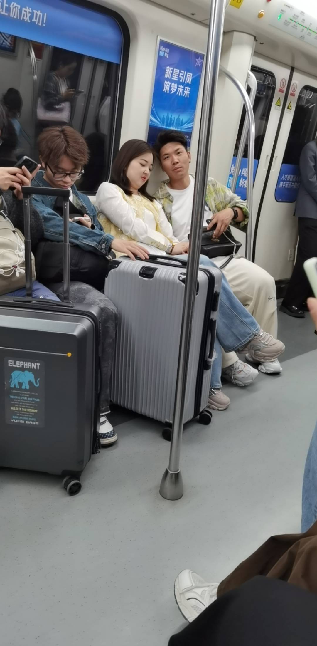 这是哪个老哥有点甜蜜了

52 / 作者:中国工商银行卡农分行 / 