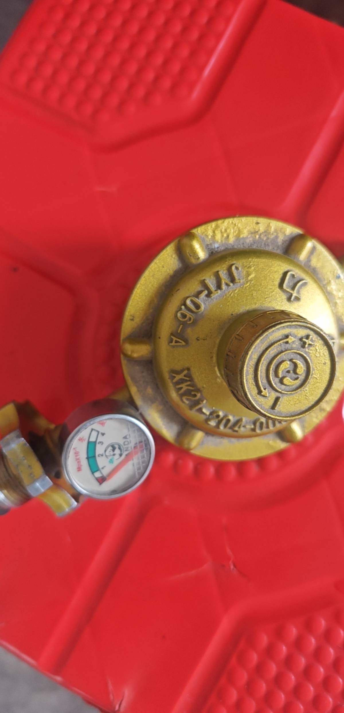 老哥们，煤气罐压力表换了个新的上去，扭最大火力，还是变小，怎么回事，求解

67 / 作者:七匹狼二 / 