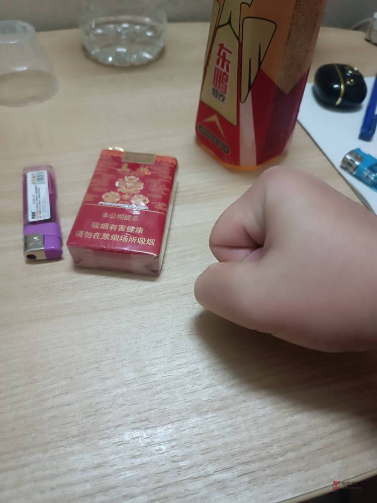 早安老哥们，饿醒了，有没有毛毛

19 / 作者:尛•牛•氓 / 