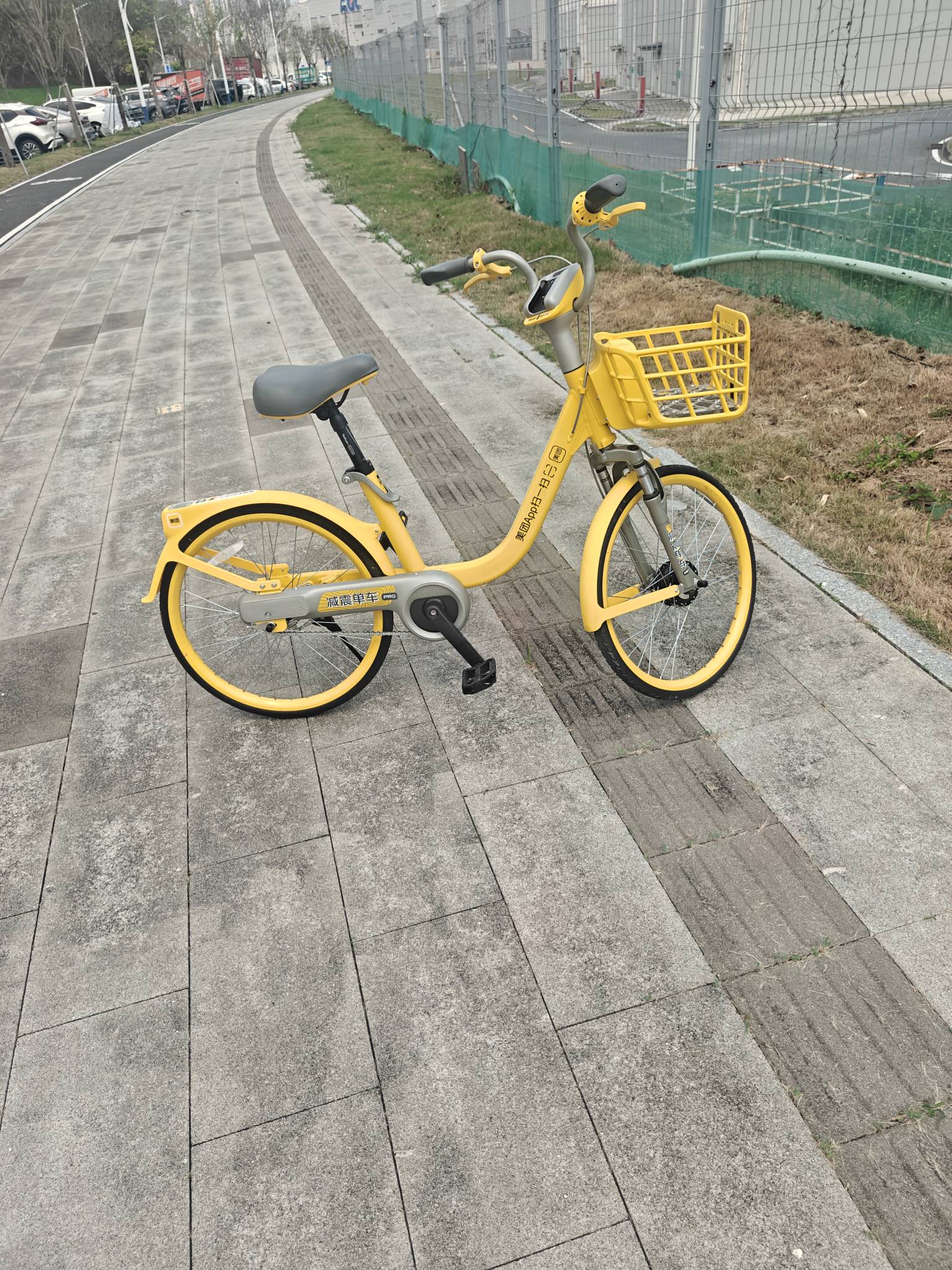 美团新款带减震的单车就是好骑，都想自己花钱买一辆

97 / 作者:电竞经理回电 / 