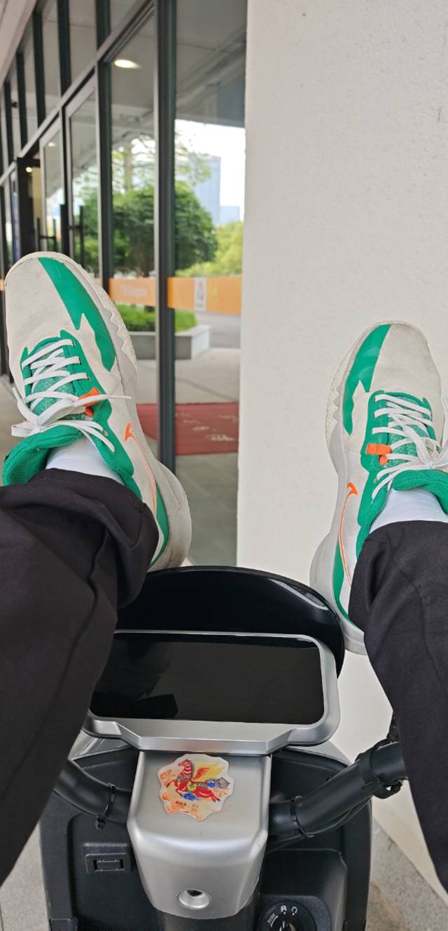 有老哥跑蜂鸟众包的吗，专送干不了了，又变相压榨降工资，白班调整成9-13点，14.30-1716 / 作者:自由R / 